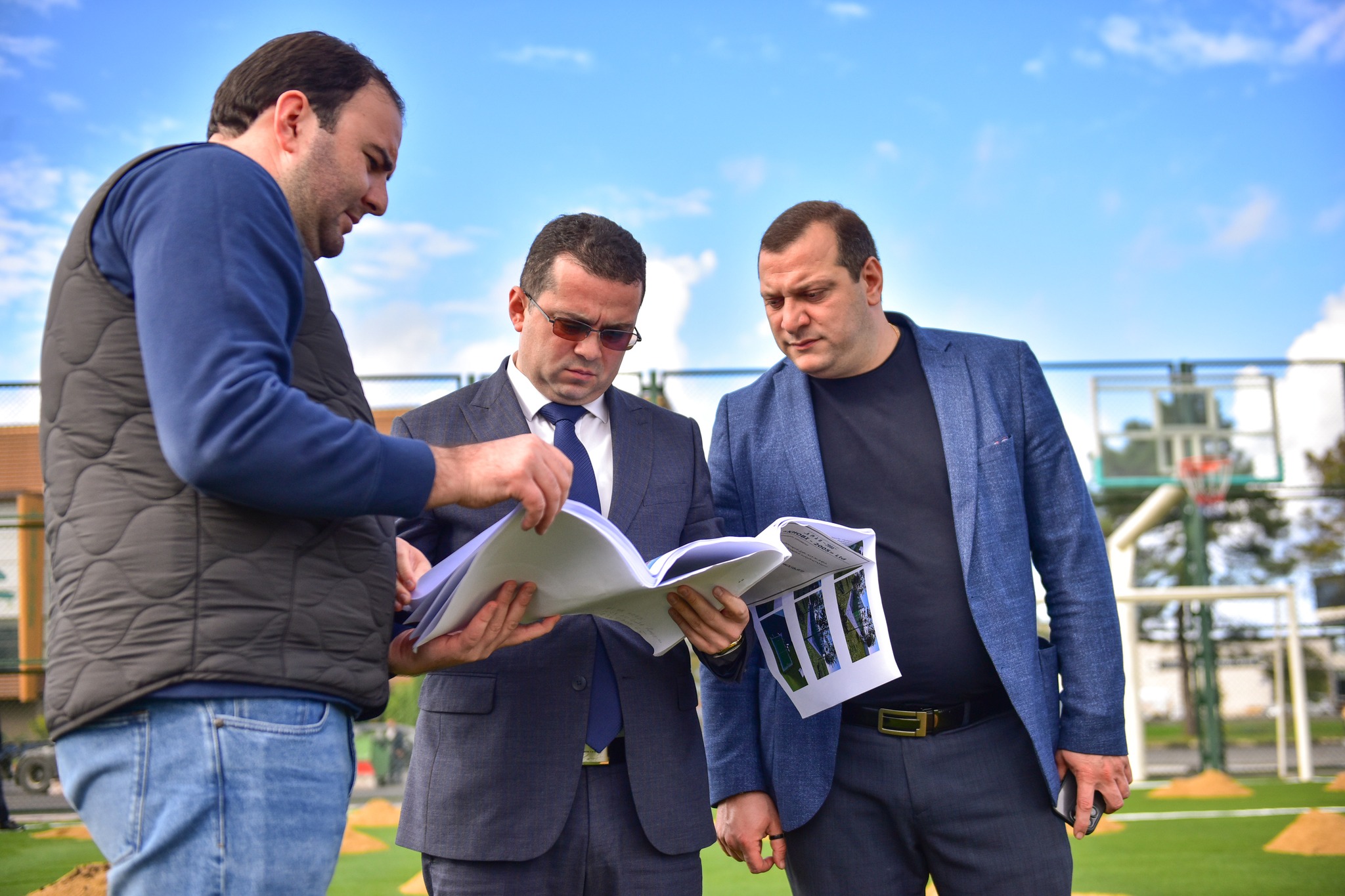 სპორტული მოედნისა და საბავშვო ატრაქციონების რეკონსტრუქცია მიმდინარეობს