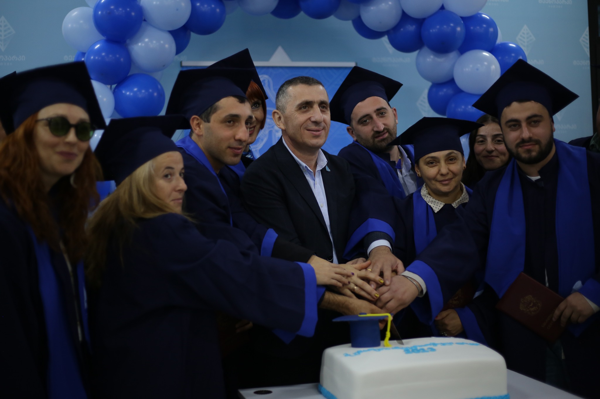 კურსდამთავრებულთ სერტიფიკატები გადაეცათ
