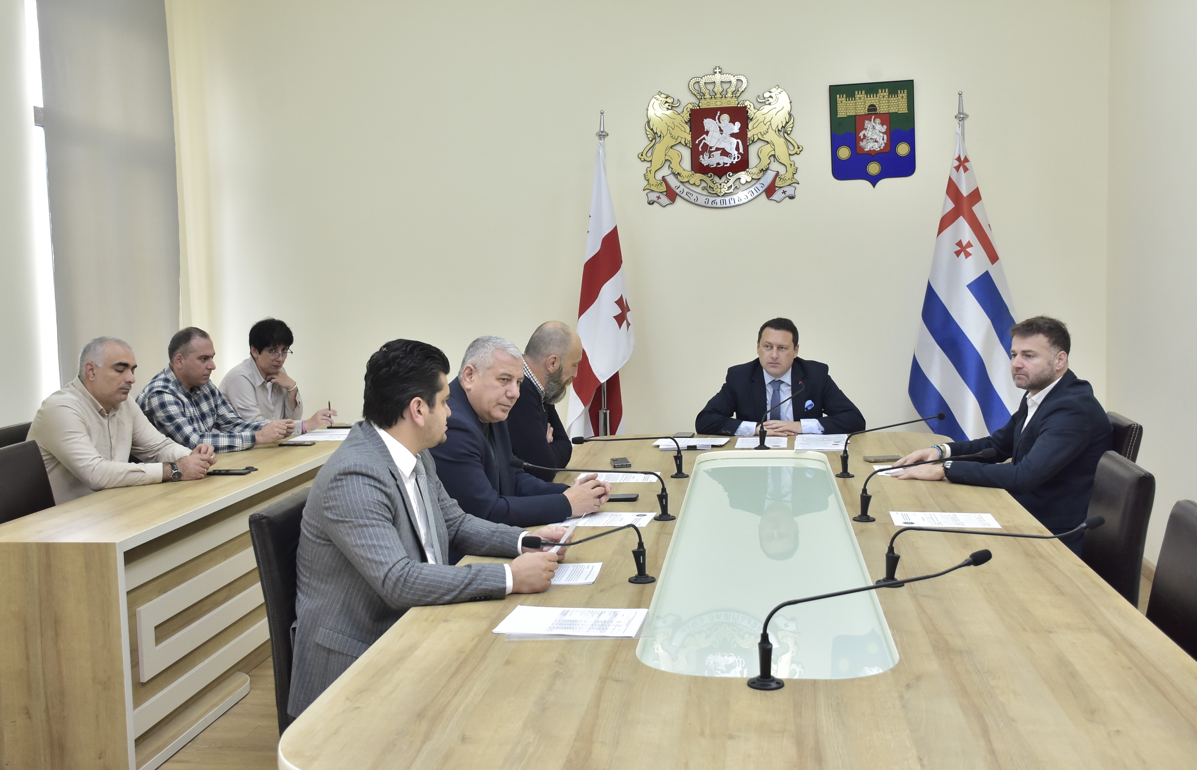 დეპუტატებმა ბიუჯეტის კანონპროექტი და 2024-2027 წლების პრიორიტეტების დოკუმენტი განიხილეს