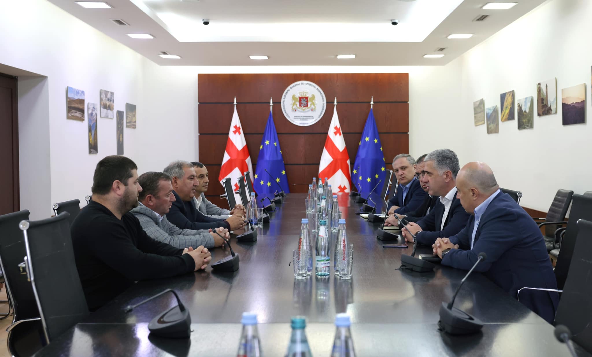 მინისტრი ხილის ექსპორტიორთა ასოციაციის წევრებს შეხვდა
