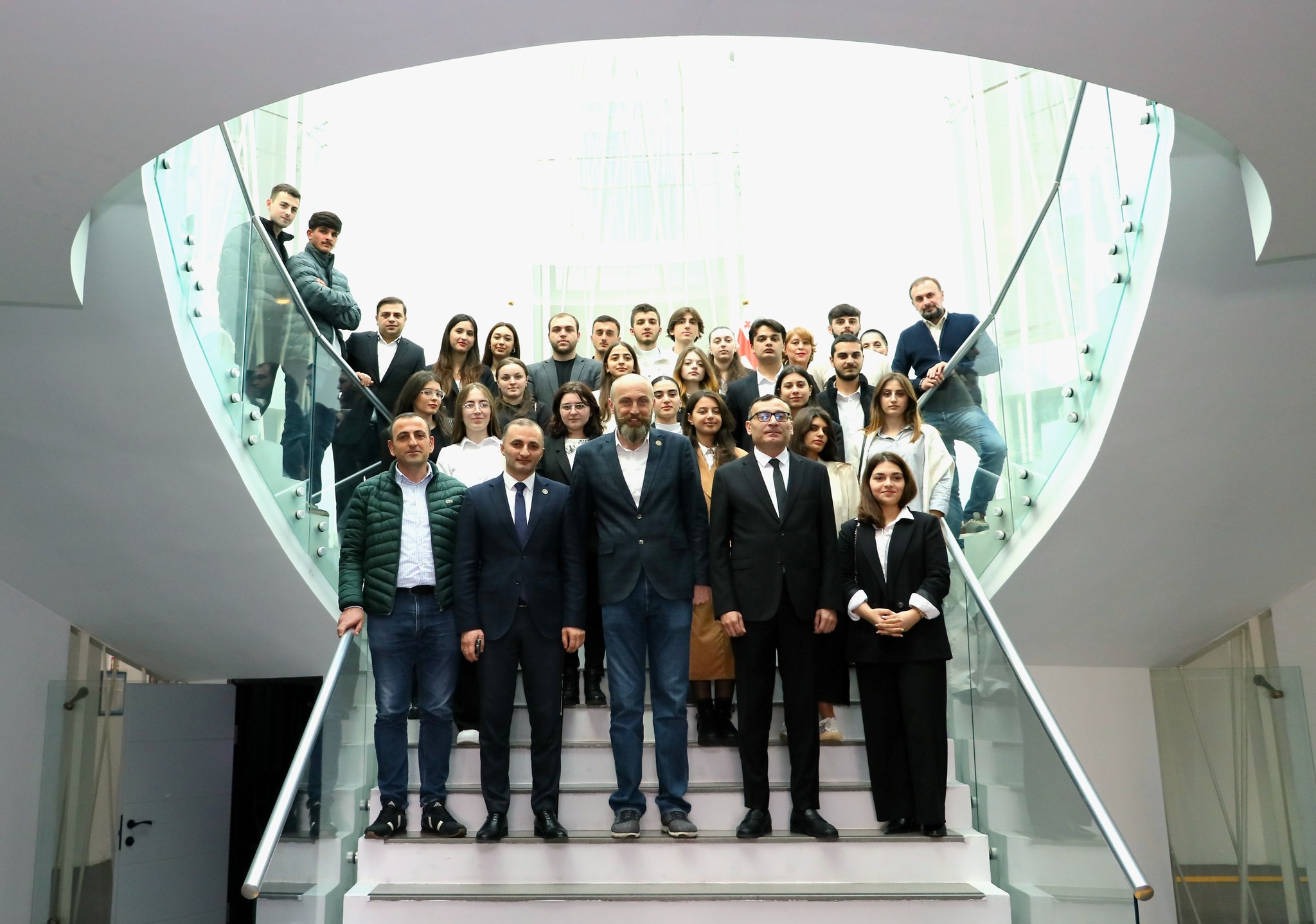 უმაღლესს საბჭოში „ვიზიტების“ მონაწილეებს უმასპინძლეს