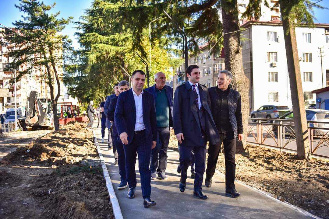 ბაგრატიონის ქუჩაზე ახალი სკვერის მშენებლობა დაიწყო