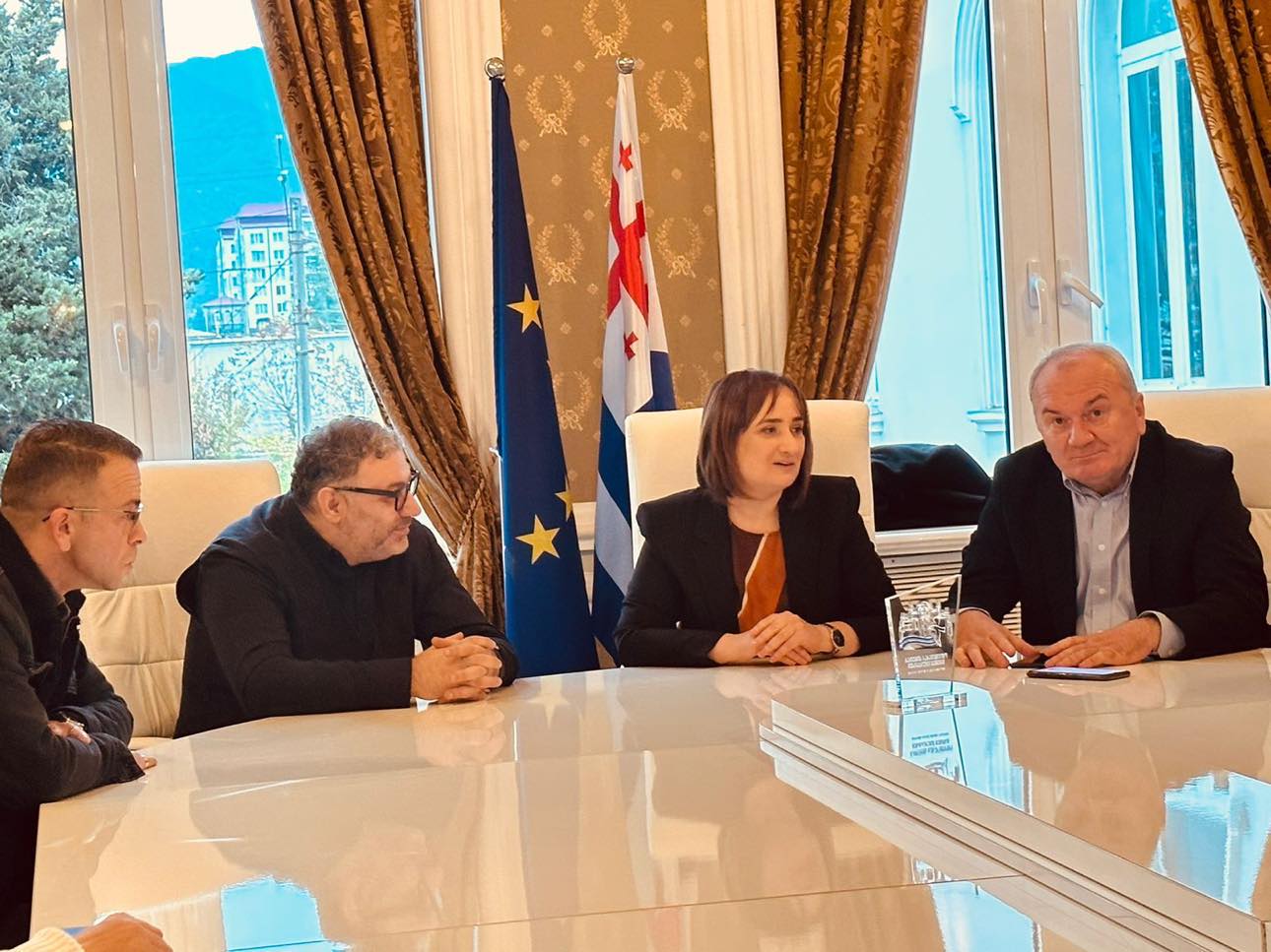 ზვიად ბოლქვაძე ბათუმის მუსიკალური ცენტრის სამხატვრო ხელმძღვანელია