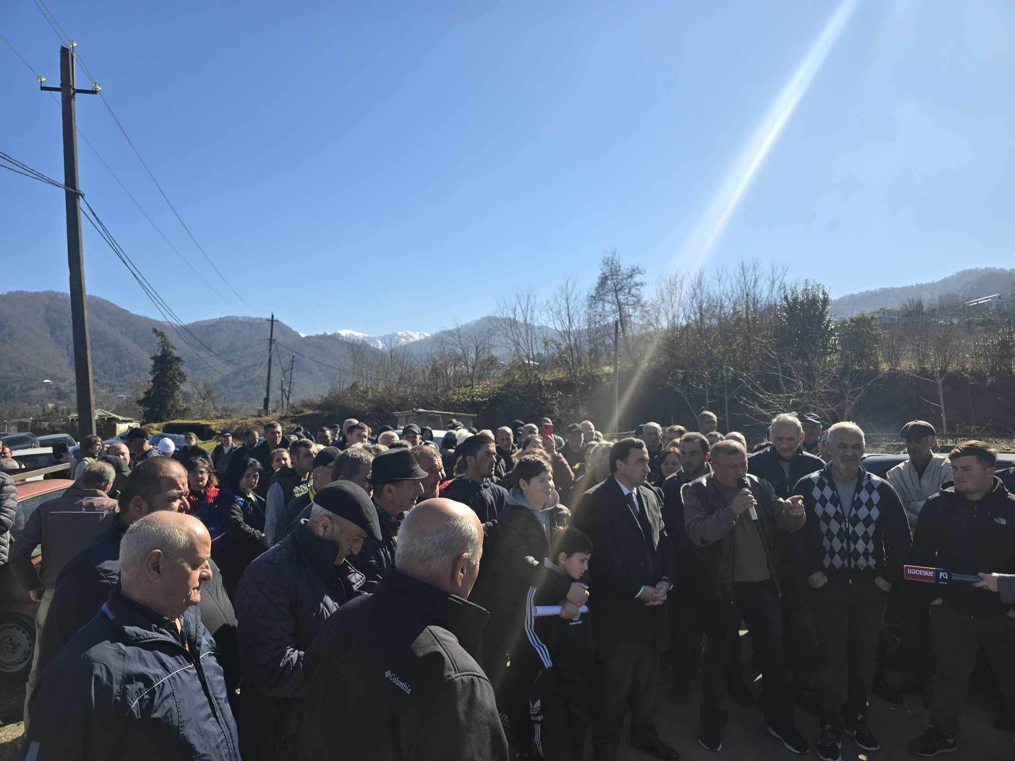 სოფელ ქაქუთის მოსახლეობა ციტრუსის საწარმოს დაბრუნებას მოითხოვს