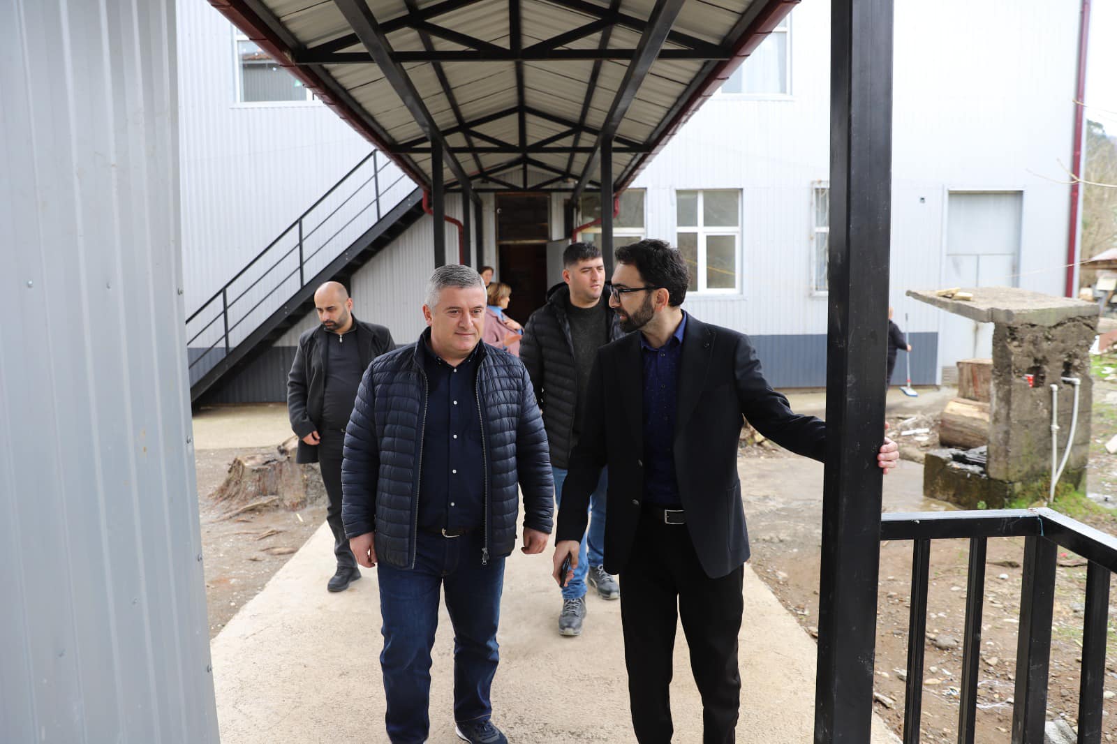  სკოლის რეაბილიტაცია გრძელდება