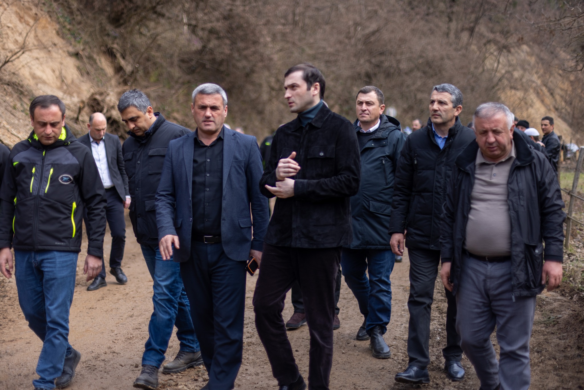 აღდგენით სამუშაოებს გაეცნენ და მოსახლეობის წარმომადგენლებს შეხვდნენ