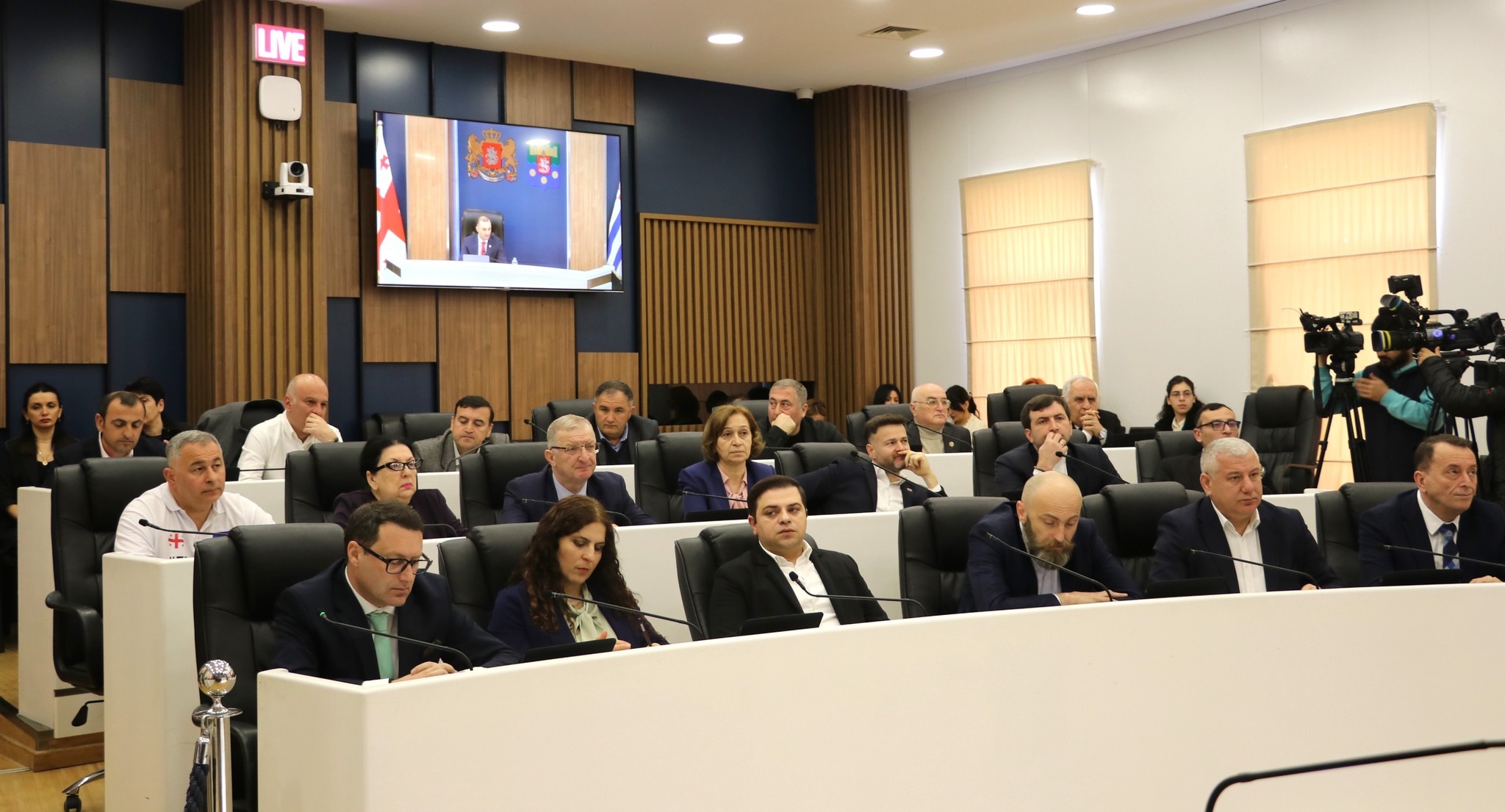 პლენარული სხდომა ოპოზიციამ პროტესტის ნიშნად დატოვა