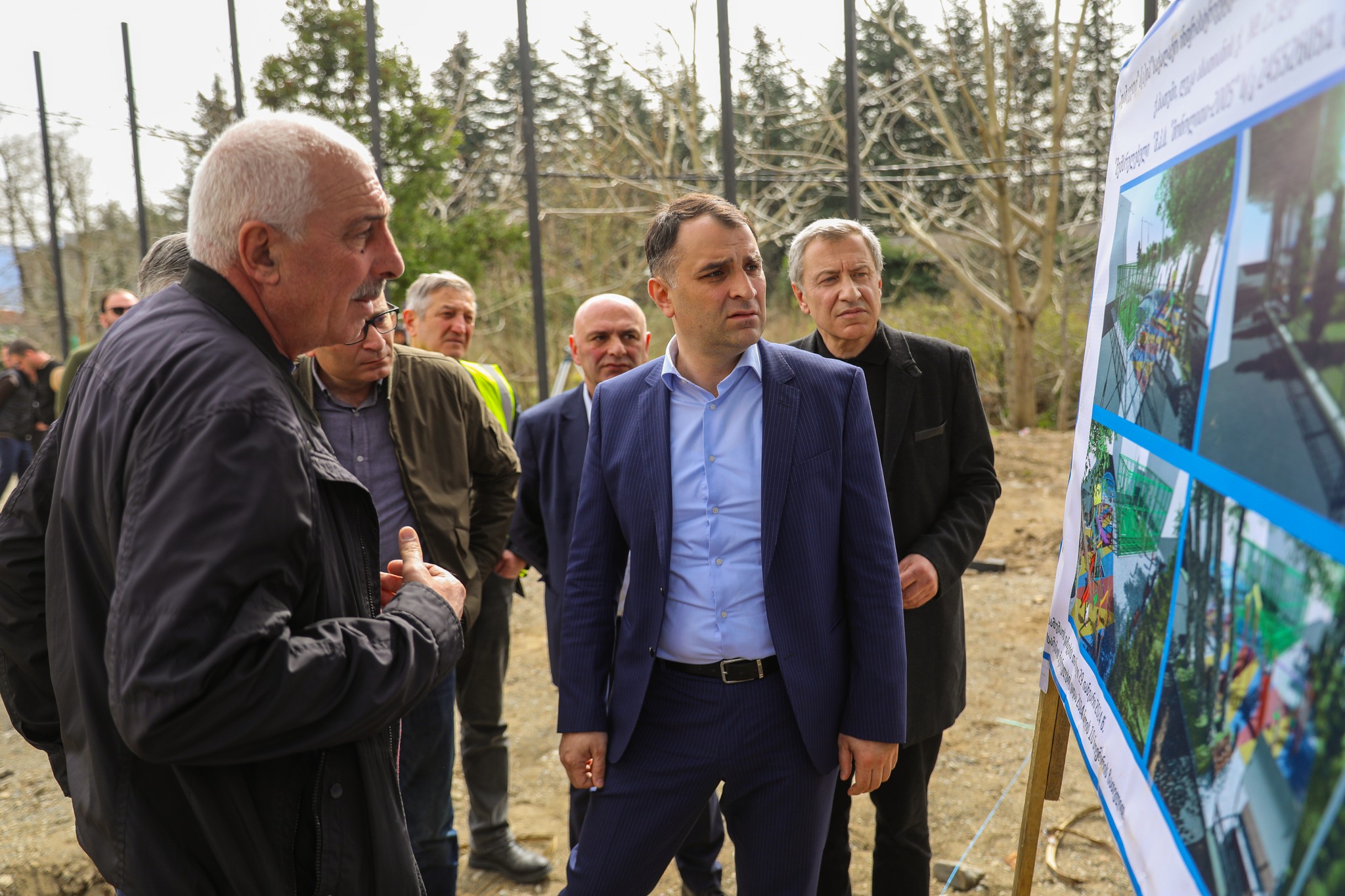 ფრიდონ ხალვაშის გამზირზე სპორტული მოედნისა და სკვერის მშენებლობა დაიწყო