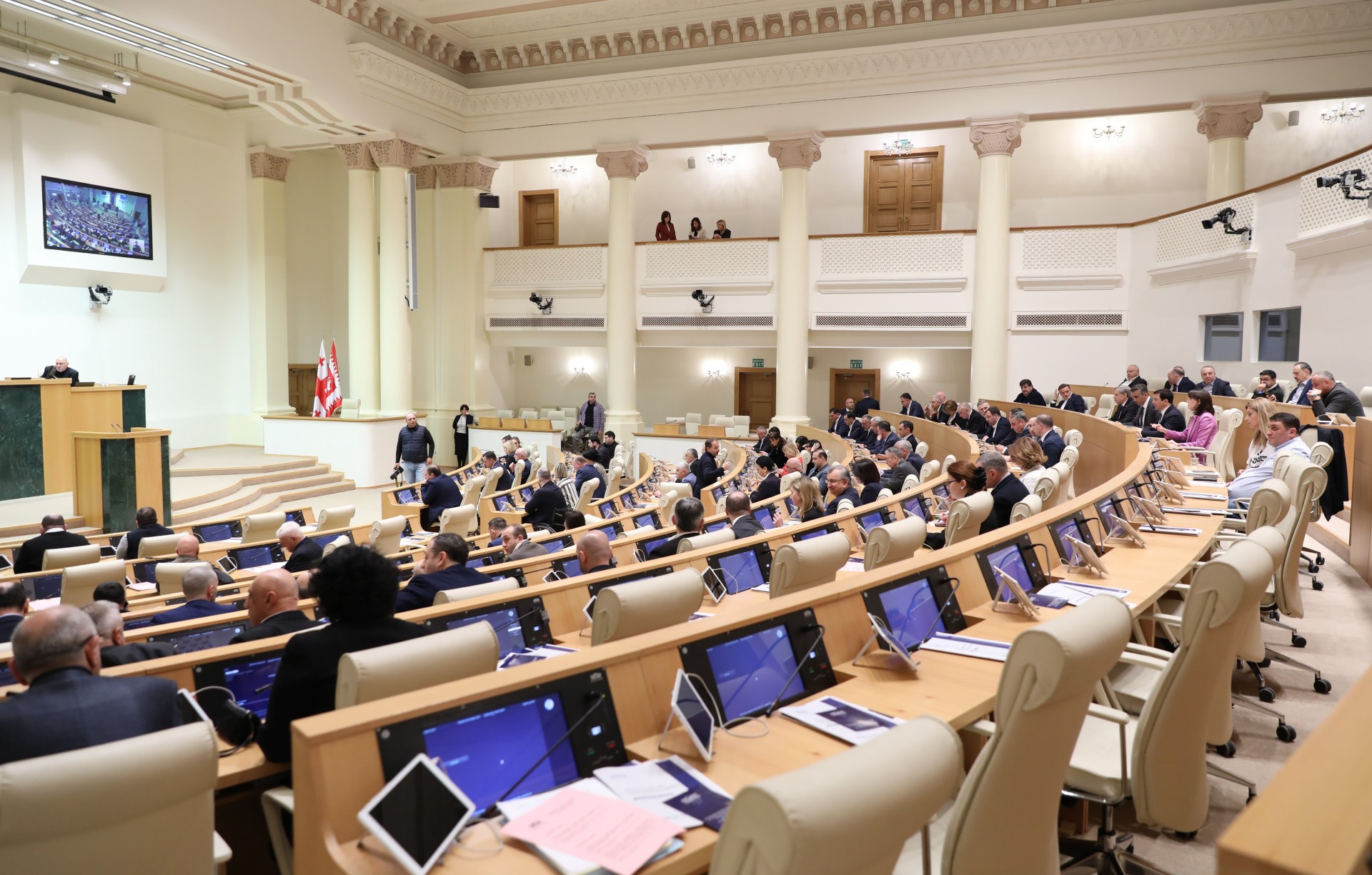 საქართველოს პარლამენტმა “უცხოური გავლენის გამჭვირვალობის შესახებ” კანონპროექტს 83 ხმით, მხარი დაუჭირა