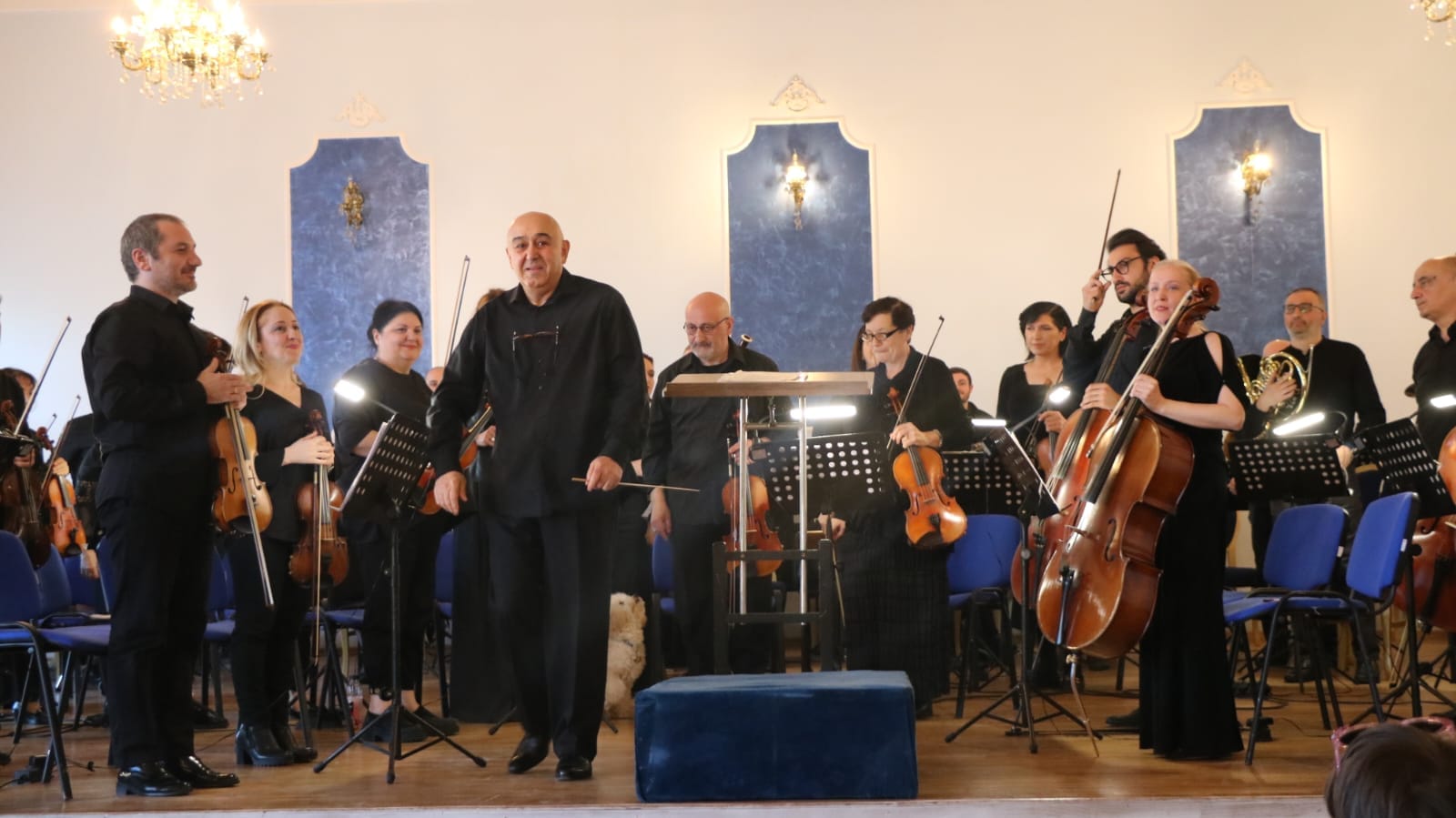 მსმენელის ოვაცია – ორკესტრს