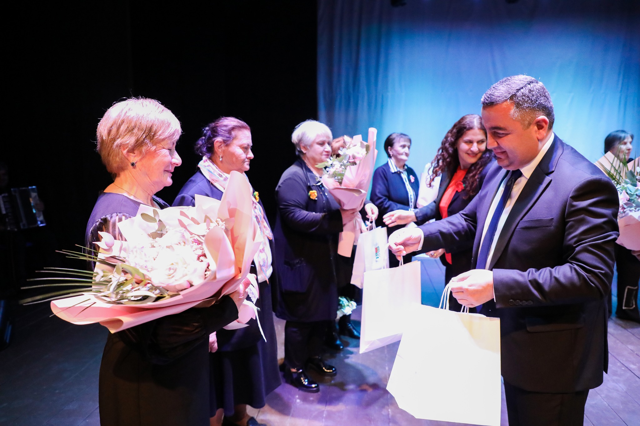 “ქალები საინტერესო ისტორიებით – ხელვაჩაურიდან”