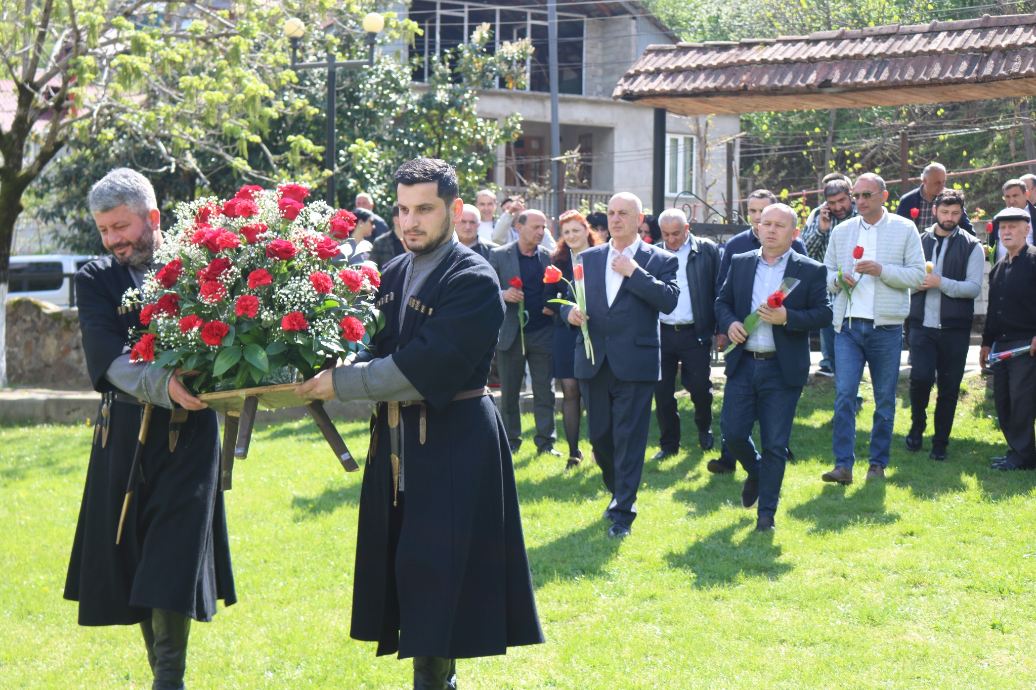 9 აპრილის მონაწილენი გაიხსენეს, პატივი მიაგეს