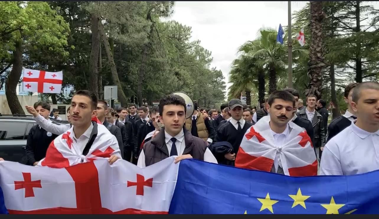 არა რუსულ კანონს – ბათუმში სტუდენტები აქციას მართავენ