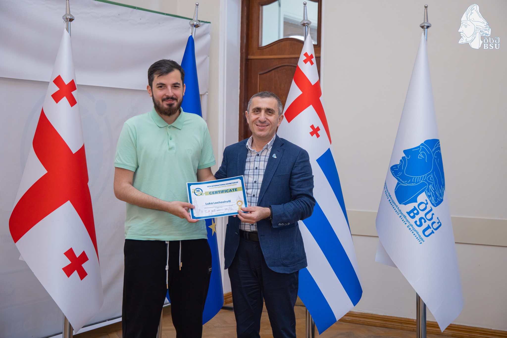 სტუდენტებს სერტიფიკატები გადაეცათ