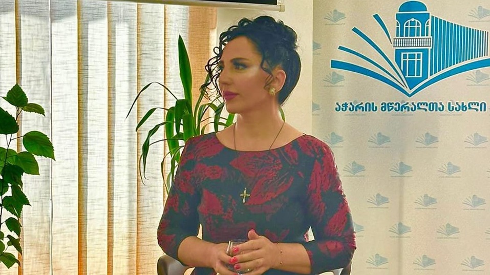 პოეტი, რომელსაც მუნდირი აცვია