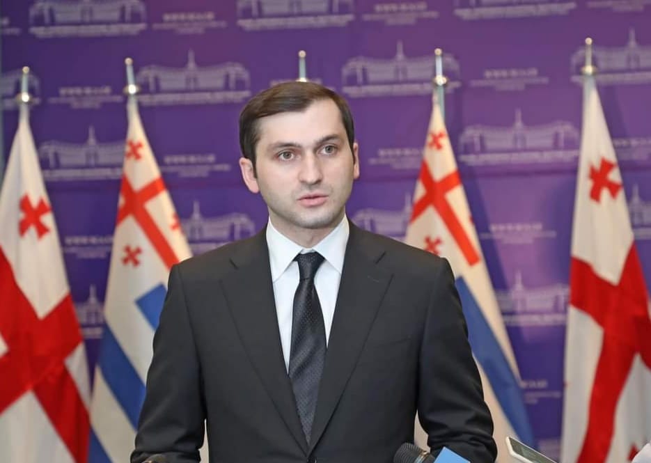თორნიკე რიჟვაძე აბიტურიენტებს წარმატებებს უსურვებს