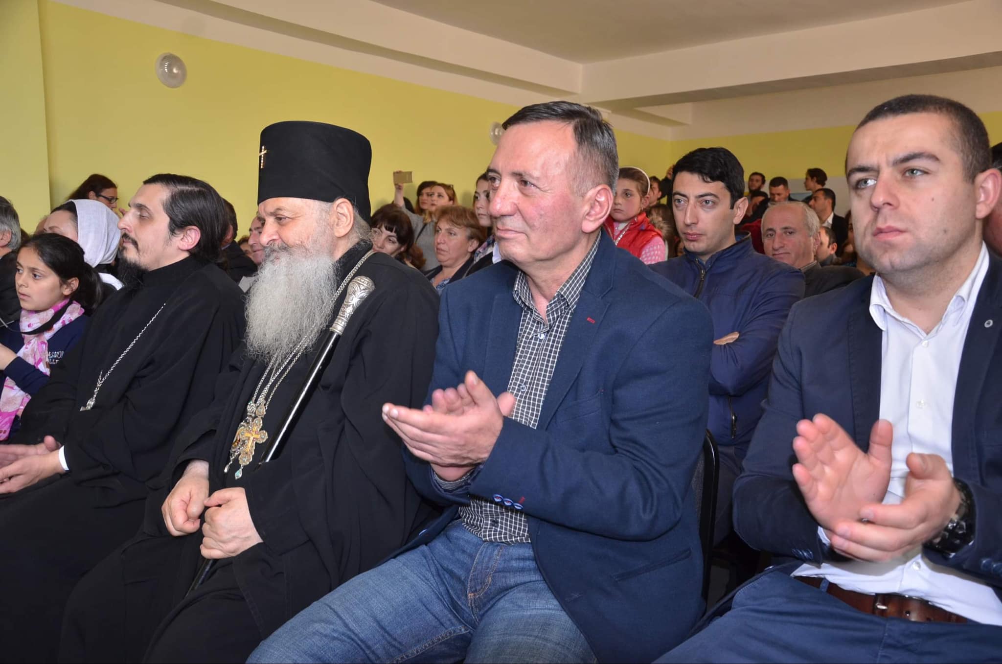 მშობლიურ კუთხეს მაინც ვერ ელევა. . .