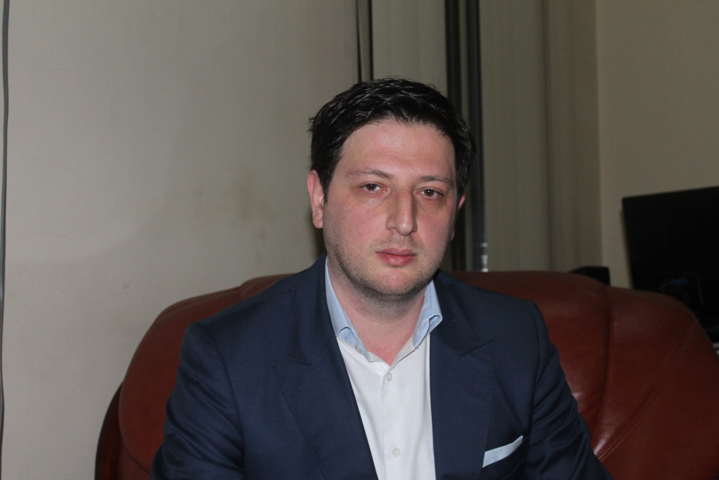 . . .სამუშაო არის, უმუშევრობაც. . . კადრები?