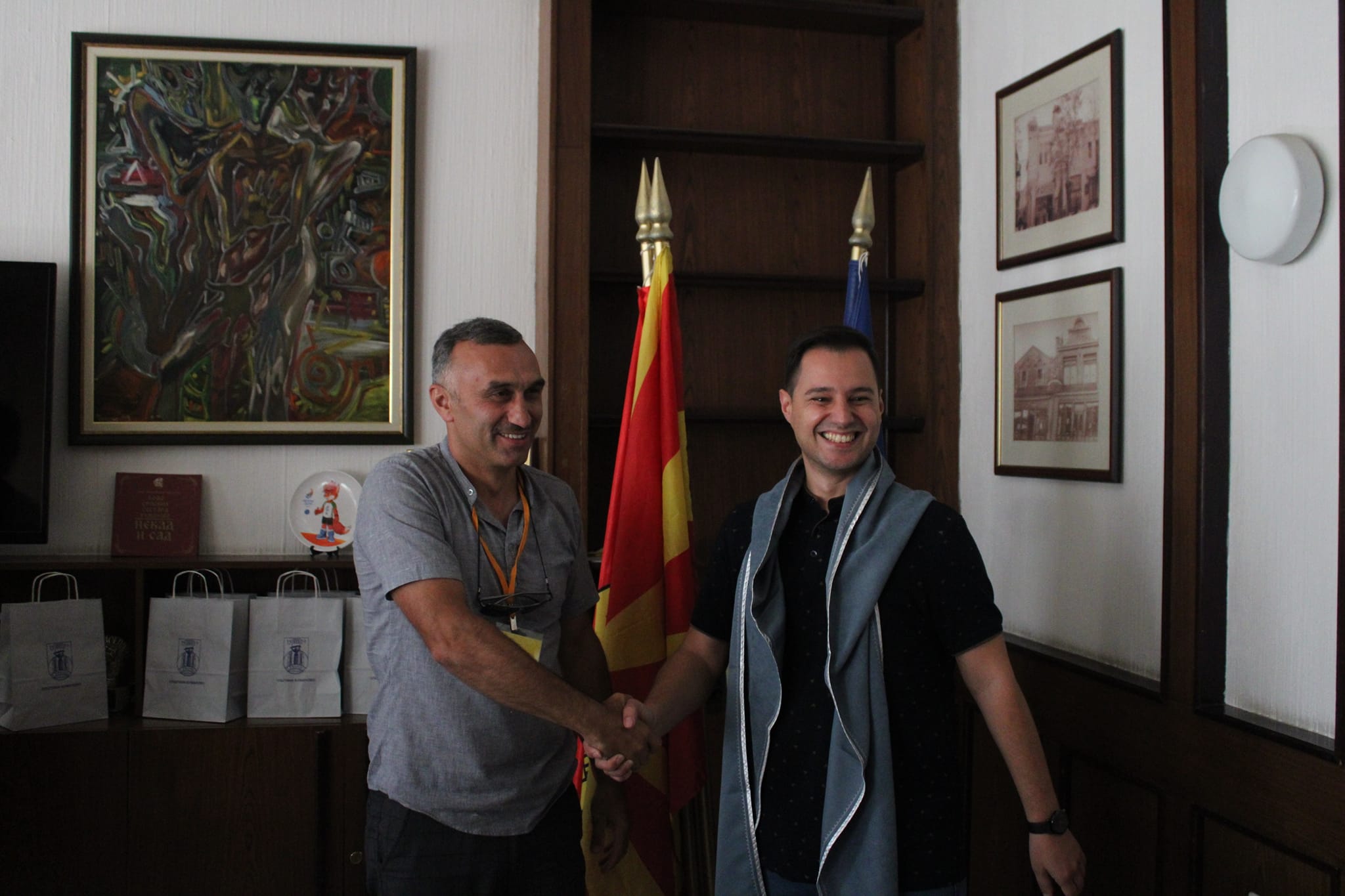 „თუ გინდა ხალხს უყვარდე, ჯერ შენ უნდა გიყვარდეს ხალხი“