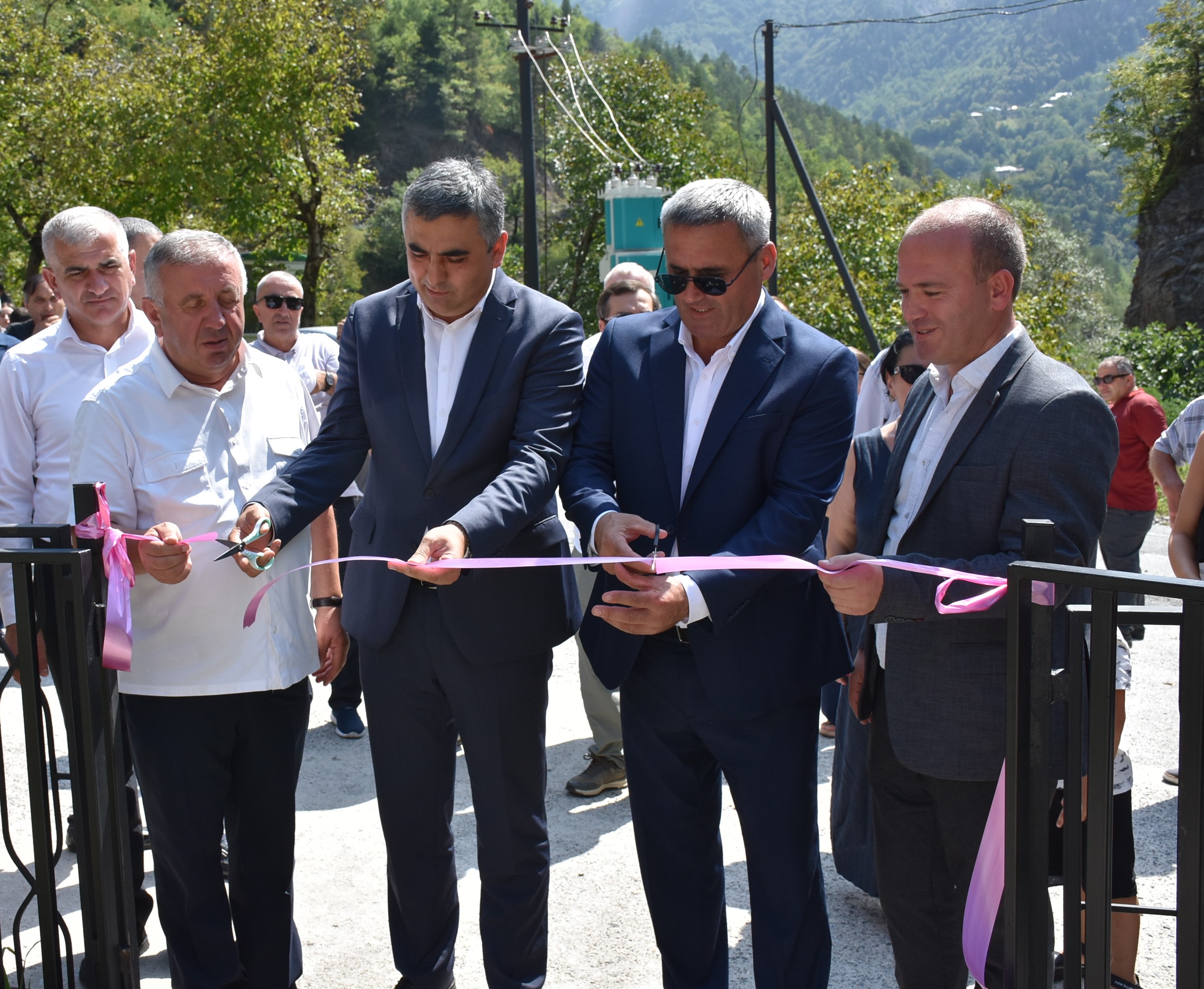 სატბაოში ცეკვა „ხორუმის“ მონუმენტი, ანსამბლ „ბერმუხასა“ და ლოტბარ დავით აბულაძის ვარსკვლავები გაიხსნა