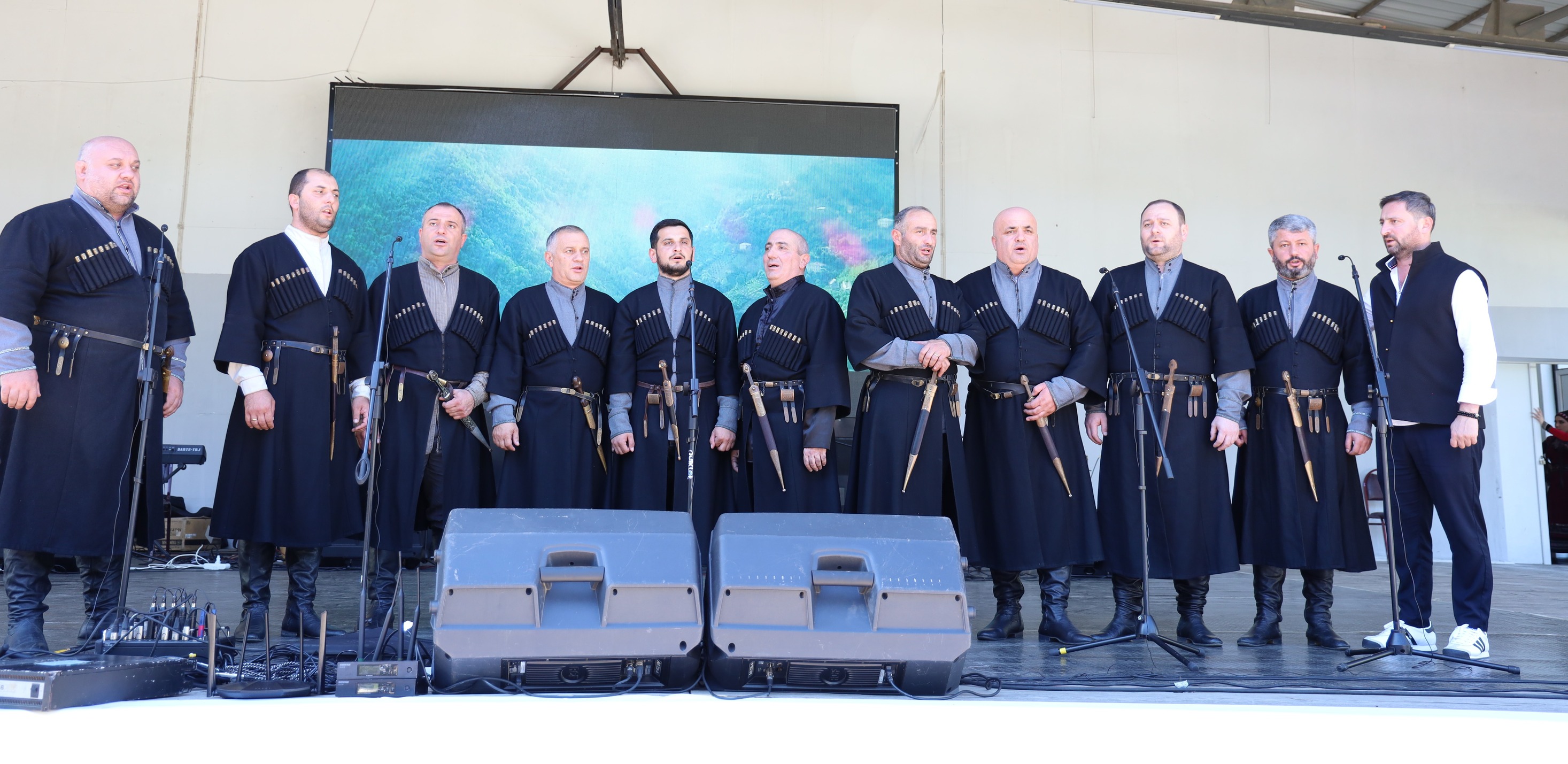 „ესტუმრე ქედას“