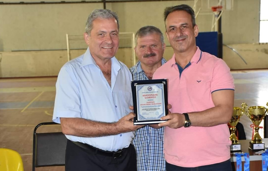  მეცნიერისა და მწერლის პატივსაცემად