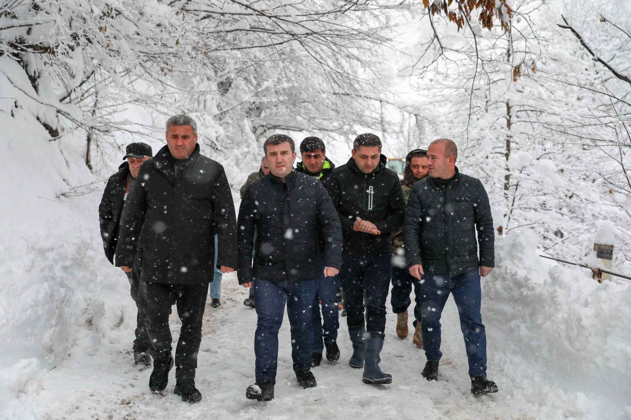 სტიქიის შემოტევას უმკლავდებიან