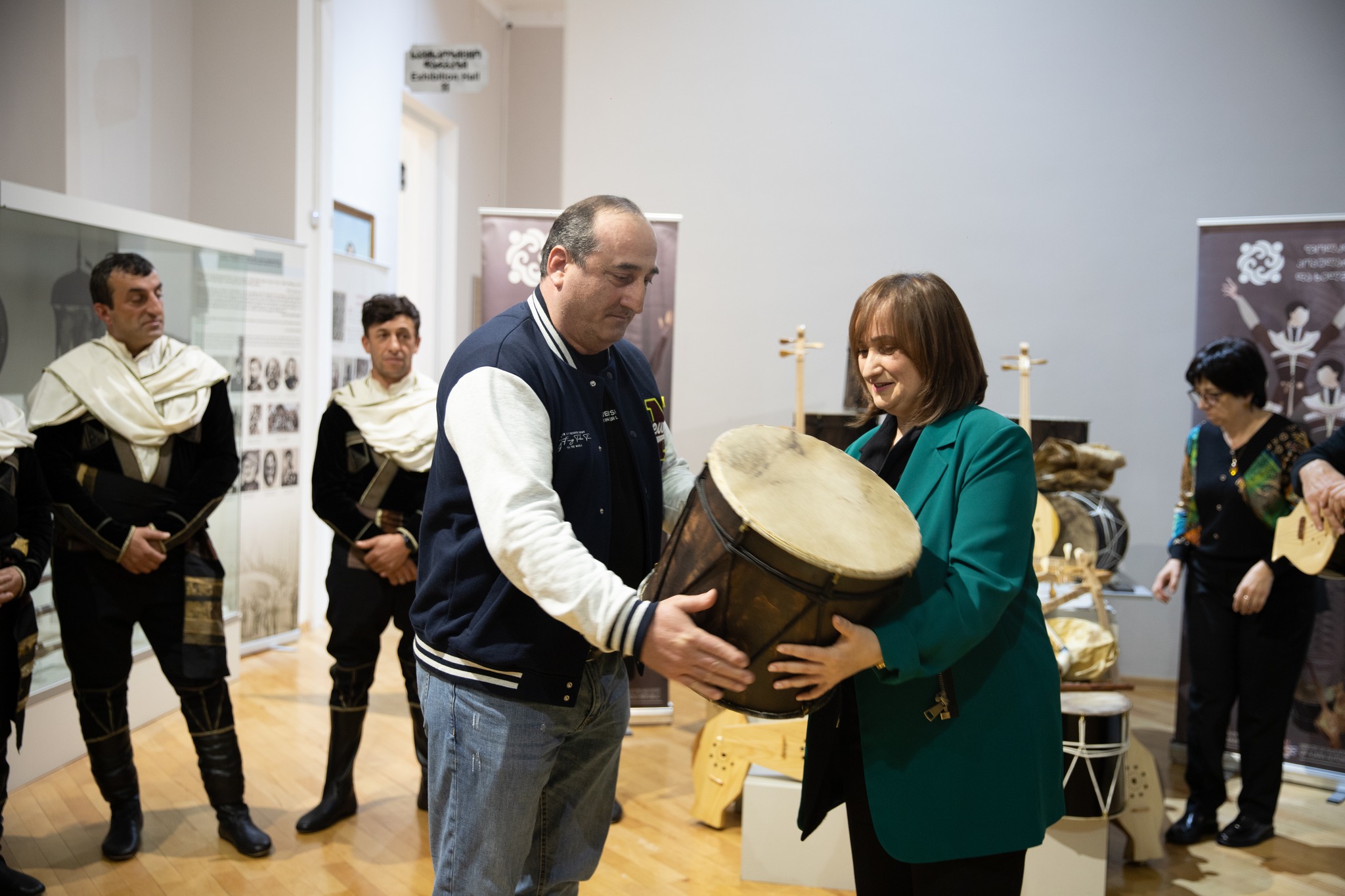 პროგრამის ფარგლებში მუსიკალური ინსტრუმენტები გადაეცათ
