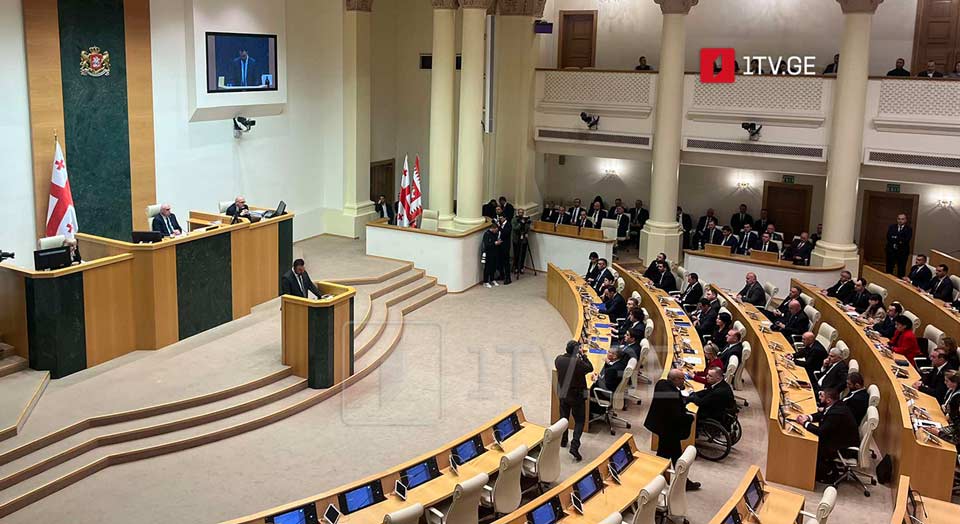 პარლამენტმა 150-ივე დეპუტატის უფლებამოსილება ცნო