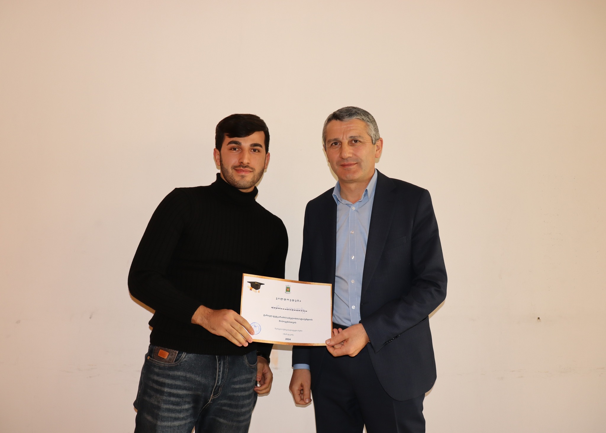 სტიპენდიები გადასცეს