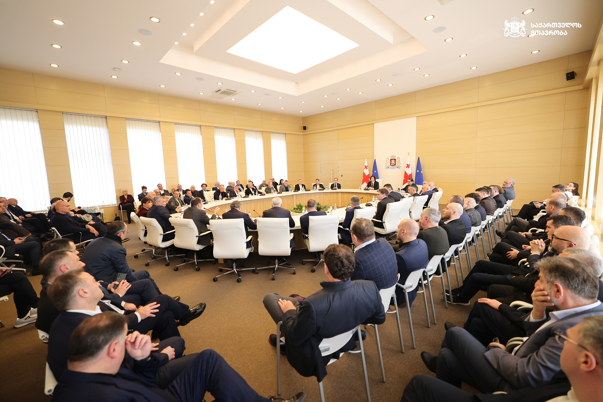 პრემიერი ბიზნესის წარმომადგენლებს შეხვდა