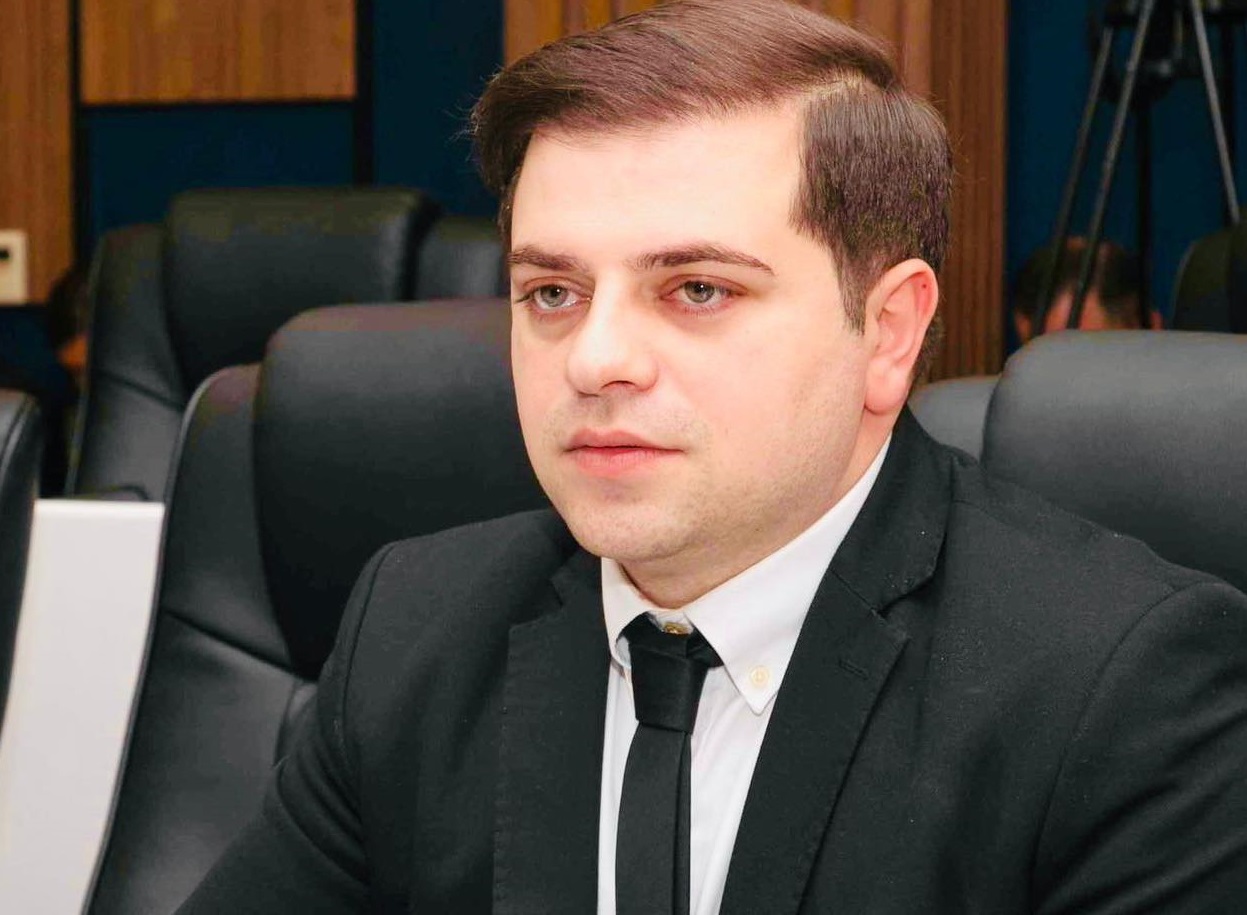 „ყველა ქართველის ოცნებაა, დავუყვეთ ზღვის სანაპიროს და შეუფერხებლად ჩავიდეთ ბიჭვინთაში. . . ბედნიერი ახალი წელი გქონოდეს, საქართველო!!!“