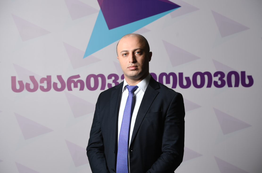 ბერდია სიჭინავა – სასტუმრო „შერატონ ბათუმი“ გიორგი გახარიაზე პოლიტიკურ შურისძიებაში რეჟიმის თანამზრახველი აღმოჩნდა