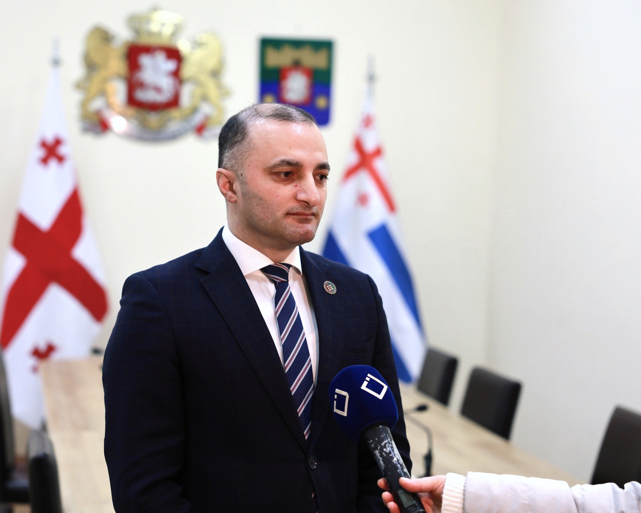 უმაღლეს საბჭოში ტიტე აროშიძეს ლაშა სირაბიძე ჩაანაცვლებს