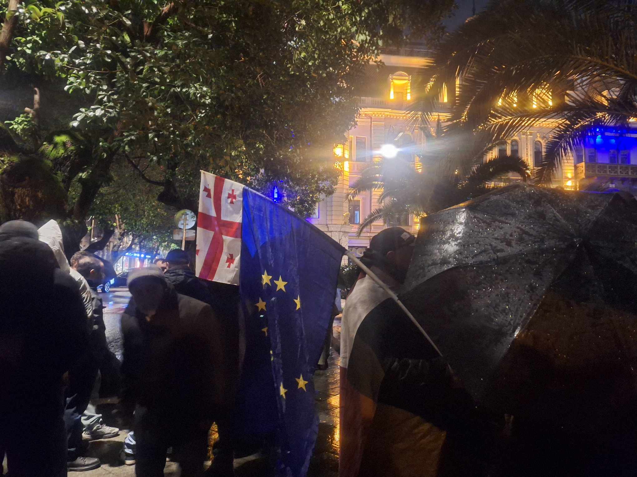 „არ გავჩერდებით, არ დავიღლებით, გავიმარჯვებთ სახელოვნად“ – პროტესტის 71-ე დღე