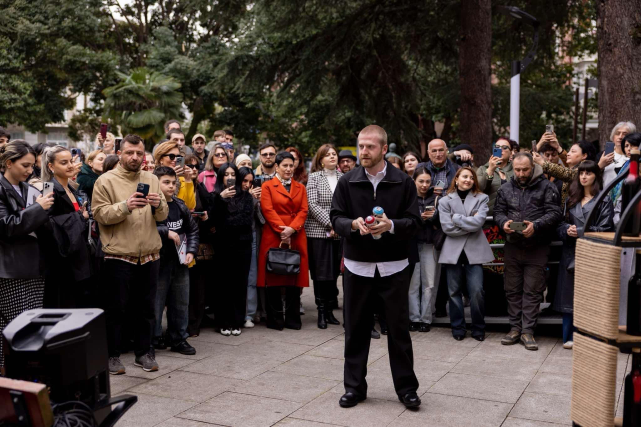 ქუჩის ხელოვნებისა და აკადემიური სამყაროს არაჩვეულებრივი სინთეზი