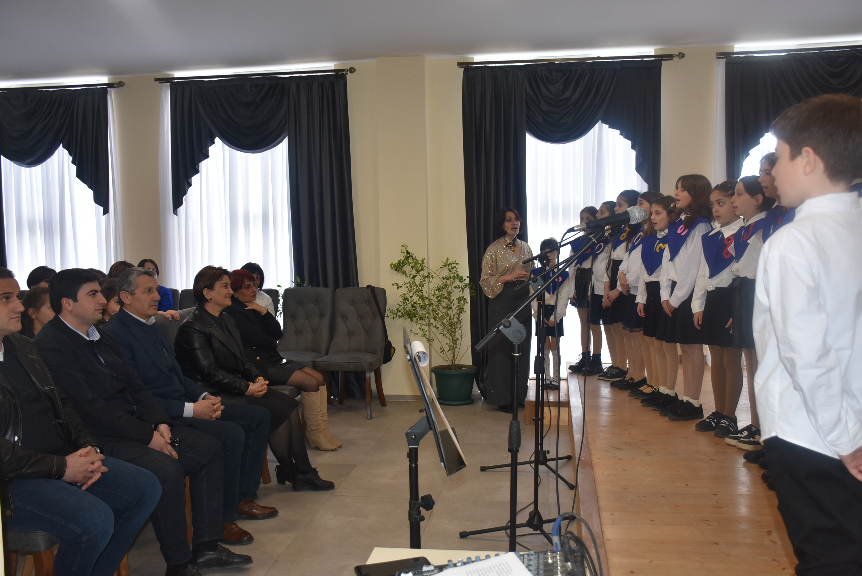 ეროვნულ საუნჯეს მოეფერნენ