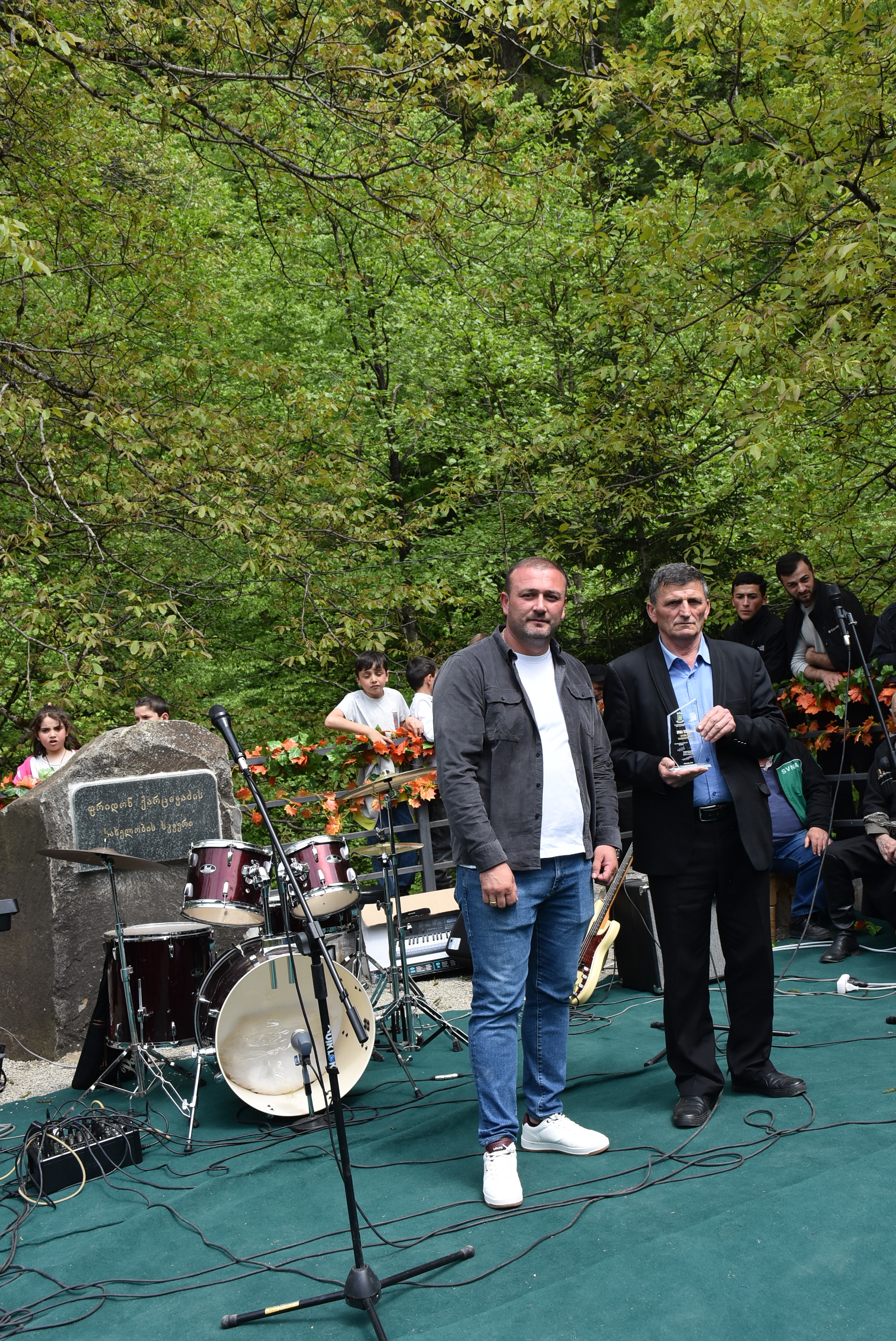 წარმატებული ფერმერი, უფროსი მასწავლებელი და. . .