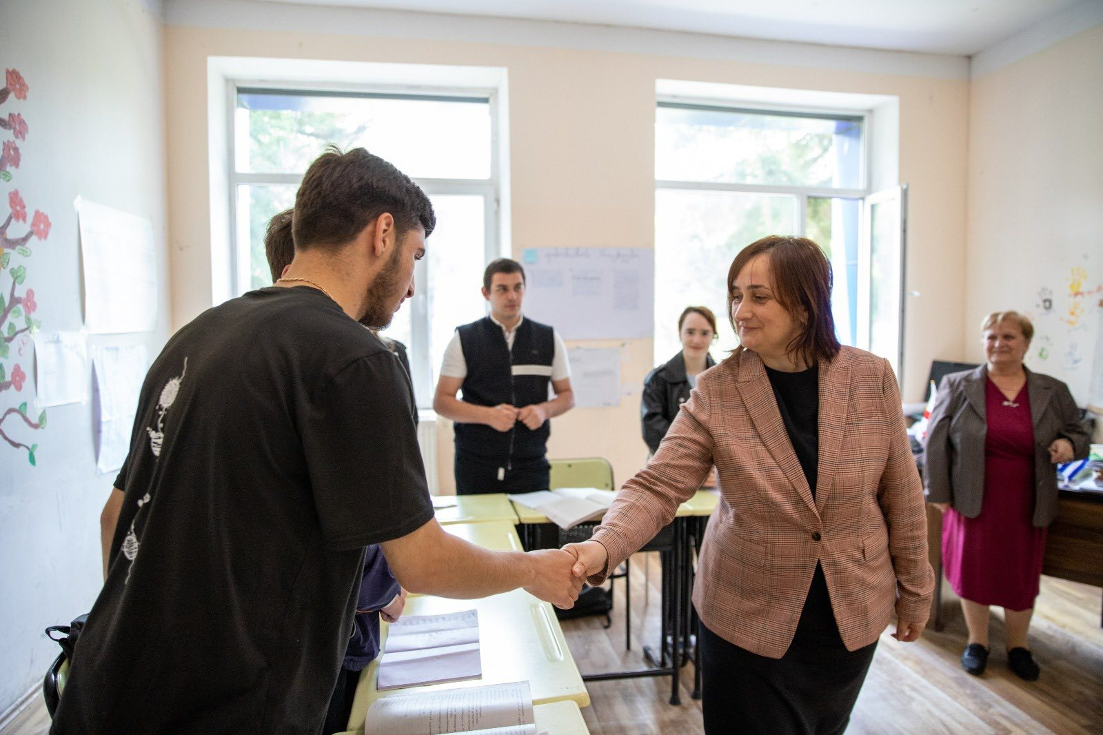 მინისტრი ქედის მუნიციპალიტეტის ორ საჯარო სკოლაში მიმდინარე სამუშაოებს გაეცნო