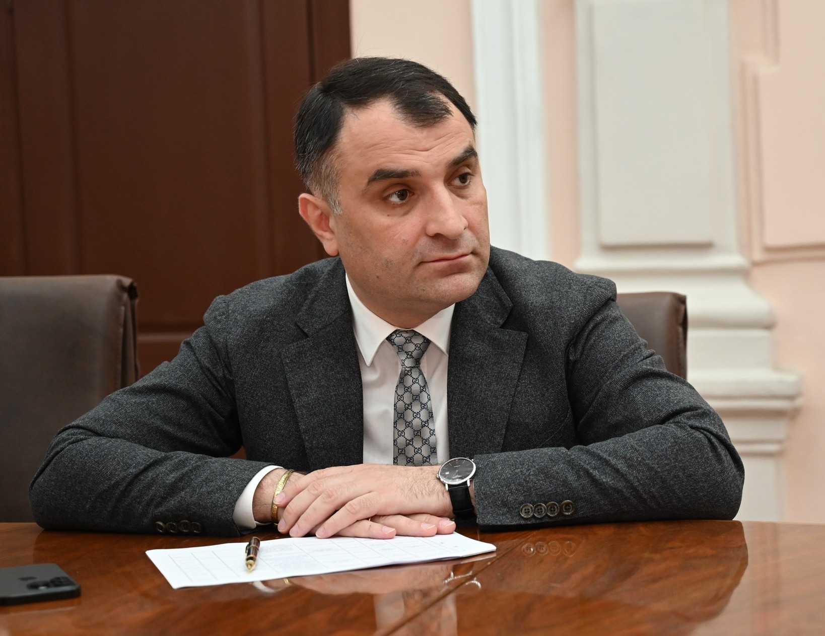 ბათუმის მერი არჩილ ჩიქოვანი თანამდებობიდან გადადგა
