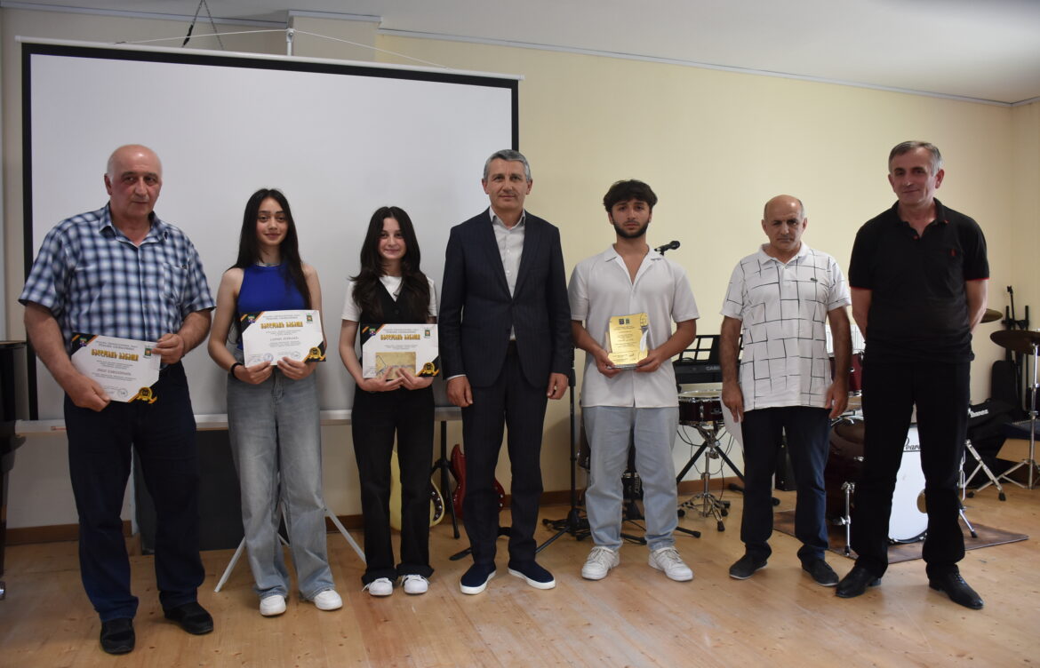 საგნობრივ კონკურსებში გამარჯვებულები დააჯილდოვეს