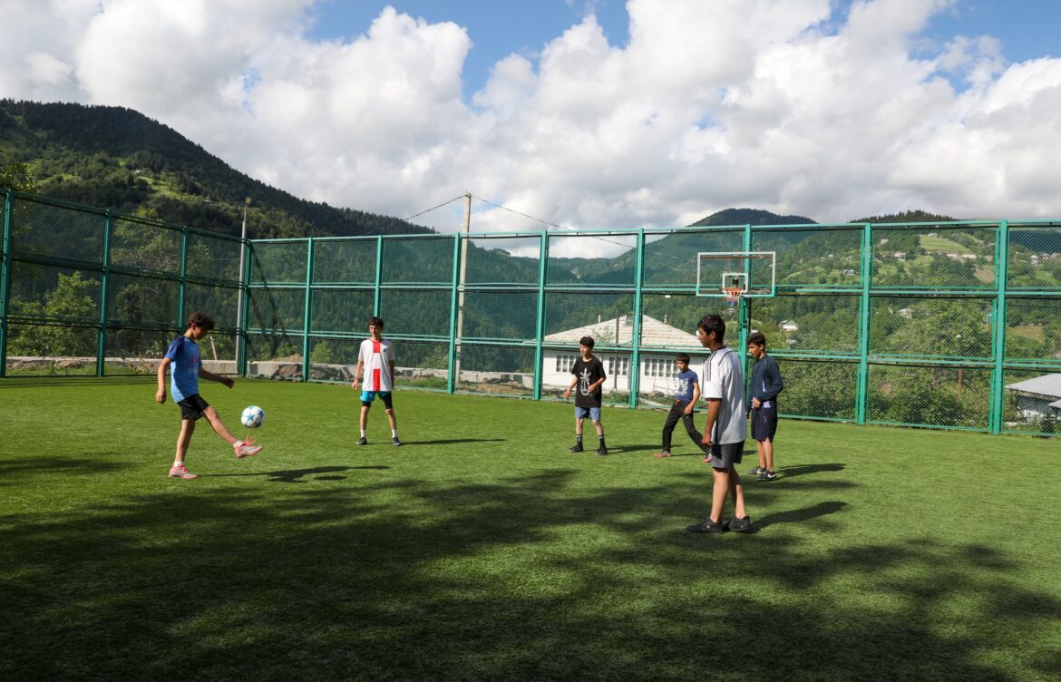 რიყეთში სპორტული მოედანი შეაკეთეს