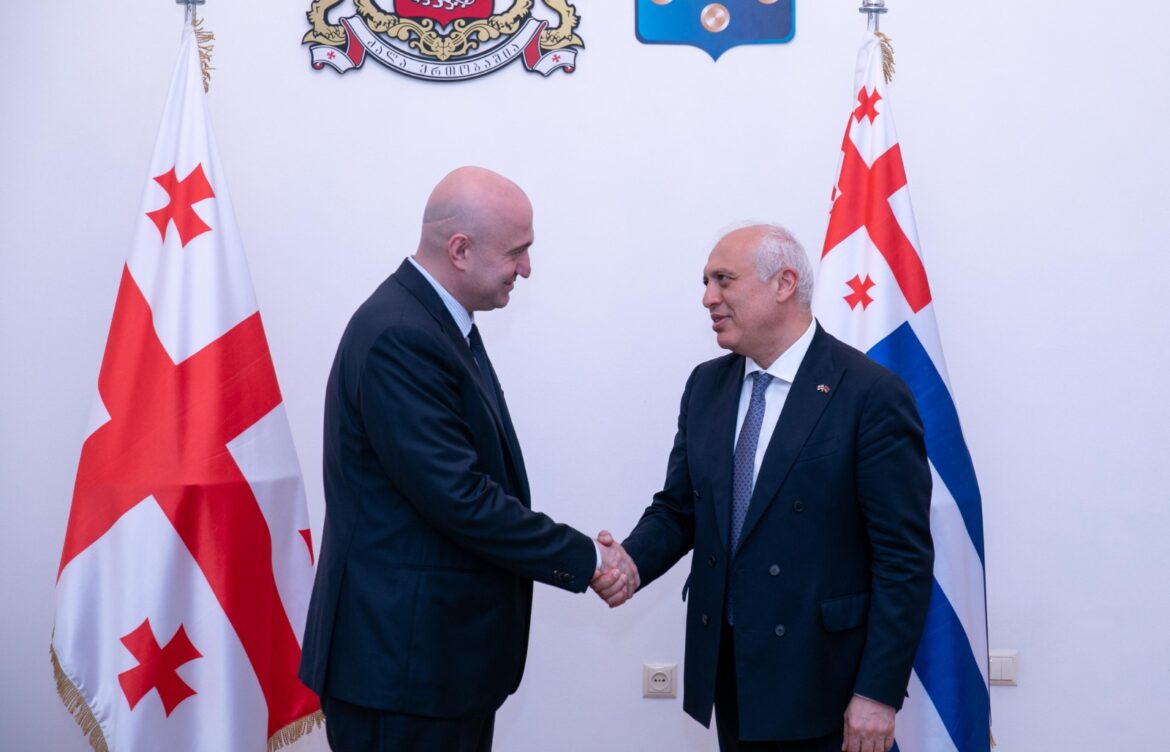 სულხან თამაზაშვილი სომხეთის ელჩ აშოტ სმბატიანს შეხვდა