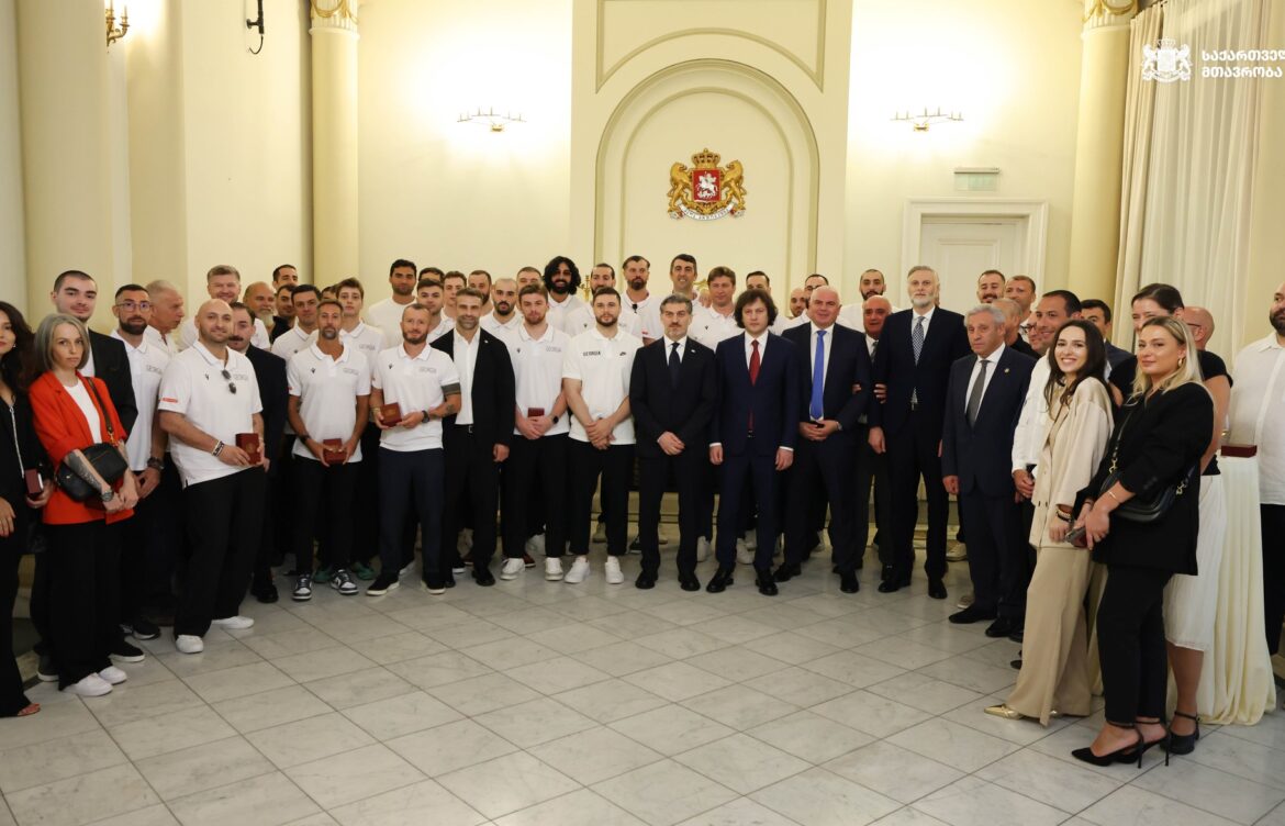 მიხეილ ყაველაშვილმა კალათბურთელთა ეროვნული ნაკრების წევრებს სახელმწიფო ჯილდოები გადასცა