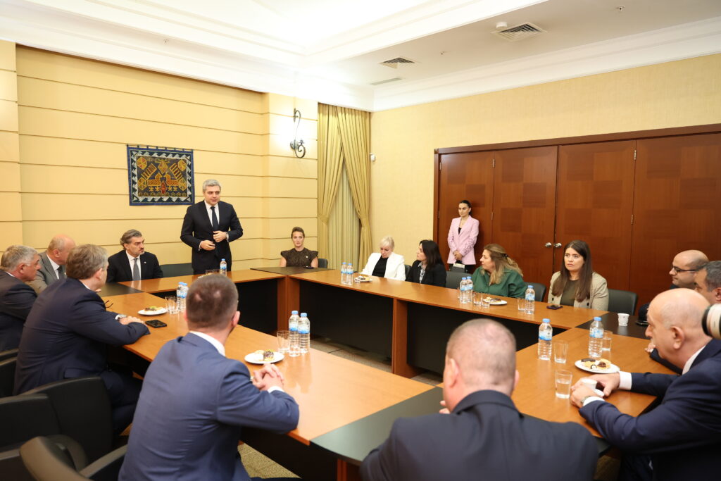 საქართველოს პრეზიდენტი მიხეილ ყაველაშვილი თურქეთში საქართველოს საელჩოს ეწვია