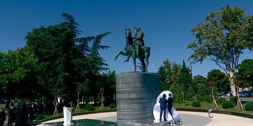 ერეკლე მეორის ძეგლი – სამგორის პარკში