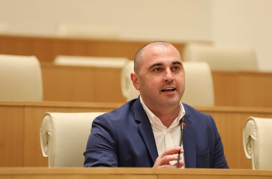 ლევან ხაბეიშვილი ქრთამის სახით მოხელეებისთვის ფულადი თანხების საჯარო დაპირების ბრალდებით დააკავეს