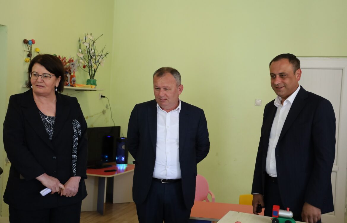 ვაიოელ პატარებთან