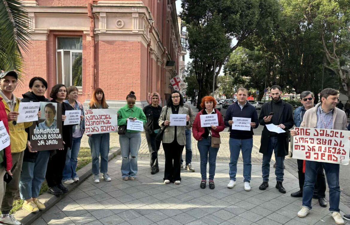 „ჟურნალისტი ომშიც კი ხელშეუხებელია, ყველას უნდა ახსოვდეს ეს“ – სოლიდარობის აქცია ბათუმში