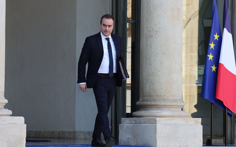 საფრანგეთის პრემიერ-მინისტრი სებასტიან ლეკორნუ თანამდებობიდან გადადგა
